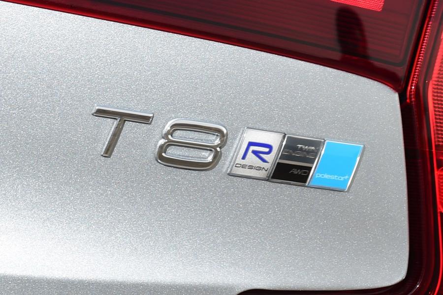 Логотип Volvo S90 T8 R-Design 2018 года  (UK) (фото 13 из 13)
